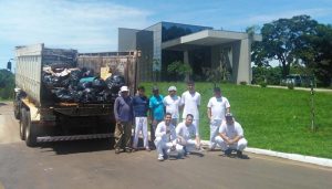 Voluntários da Podium realizam limpeza de Rodovia