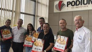 Colombianos visitam a Podium  em busca de novos produtos